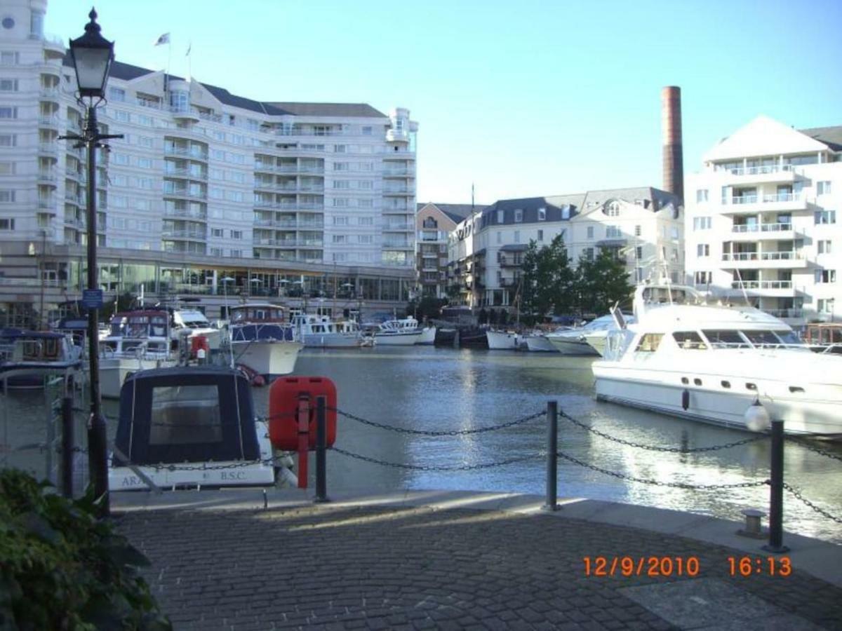 Chelsea / Imperial Wharf - Bright, Modern, Sunset View Apartment London Exterior photo