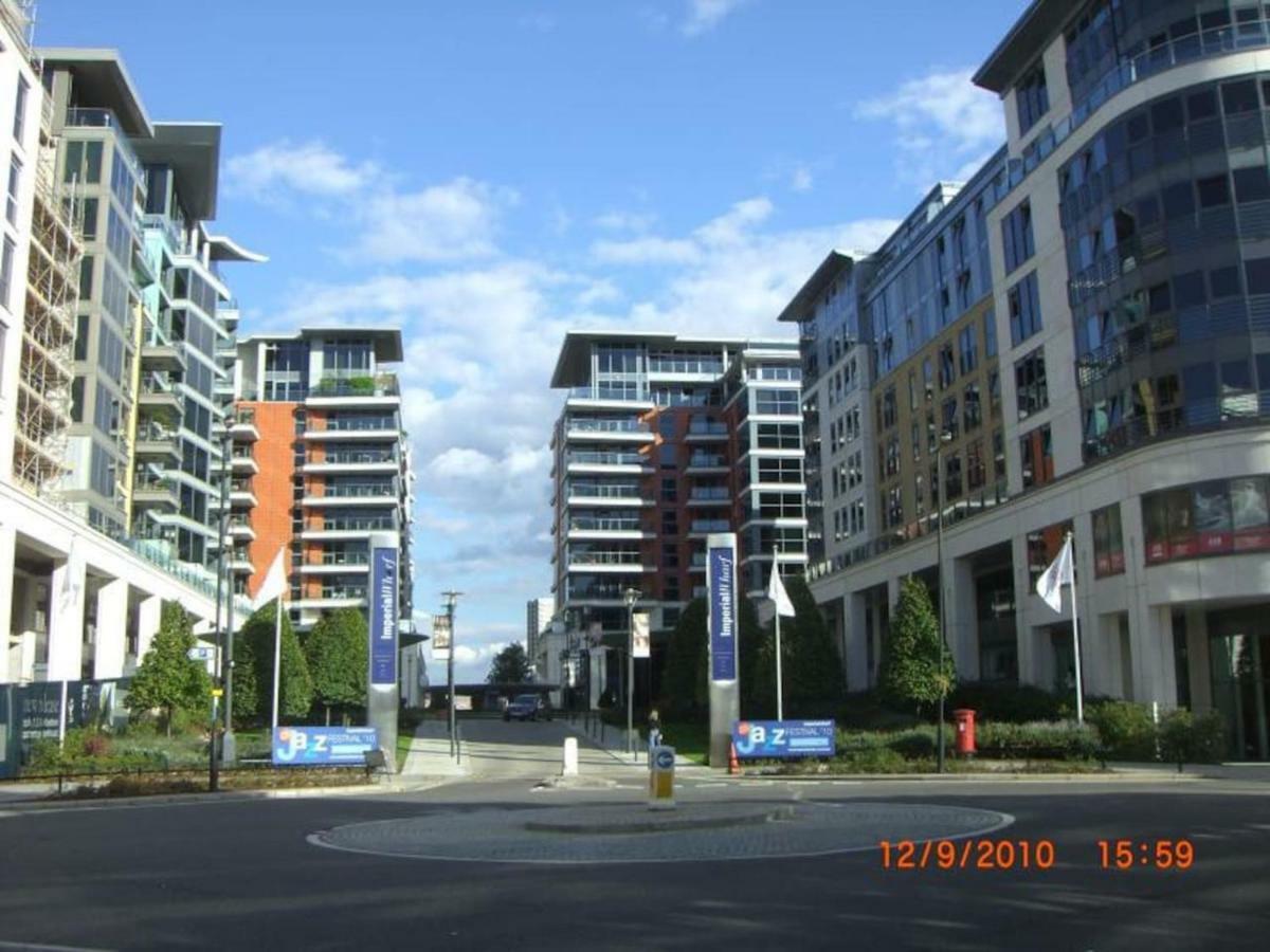 Chelsea / Imperial Wharf - Bright, Modern, Sunset View Apartment London Exterior photo