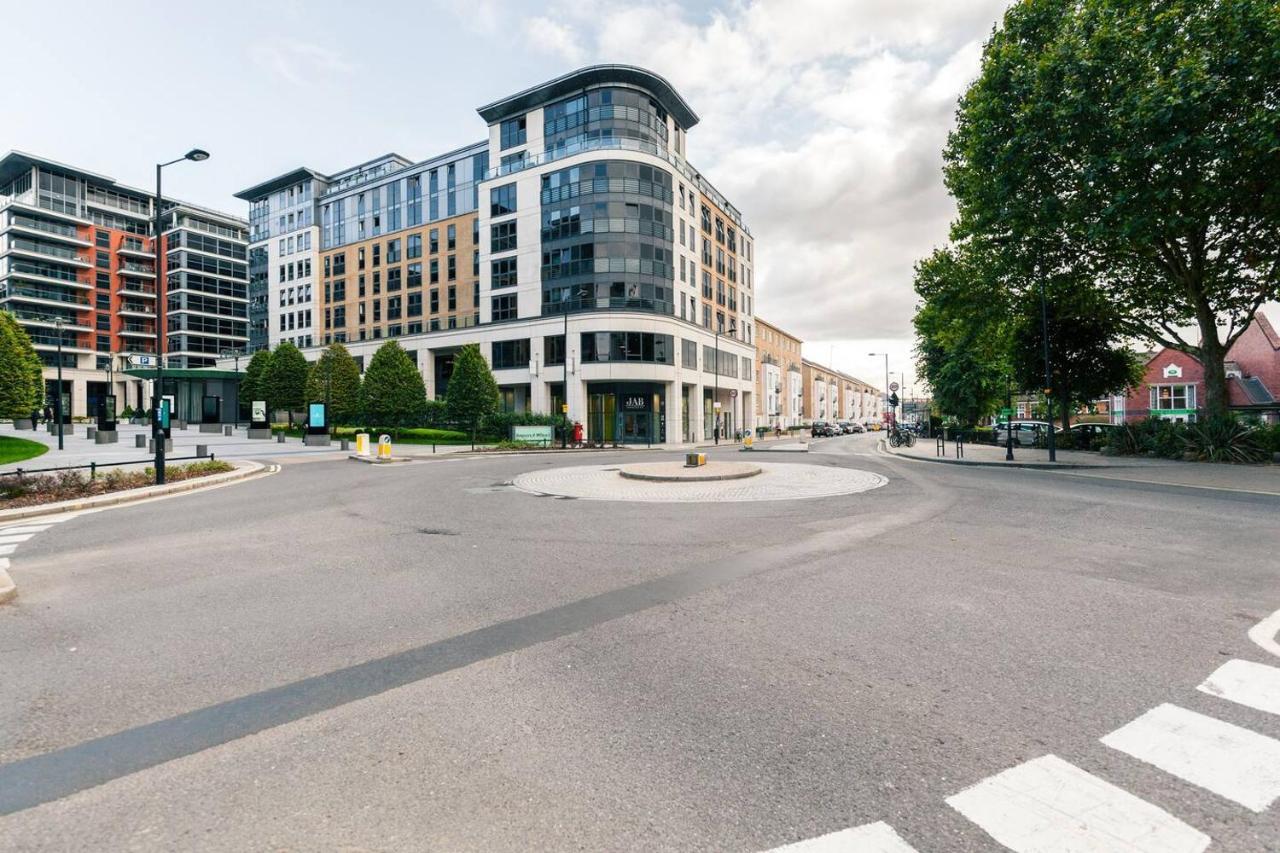 Chelsea / Imperial Wharf - Bright, Modern, Sunset View Apartment London Exterior photo