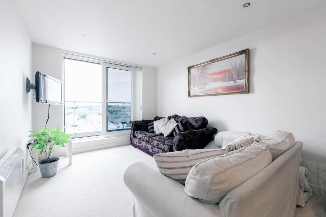 Chelsea / Imperial Wharf - Bright, Modern, Sunset View Apartment London Exterior photo